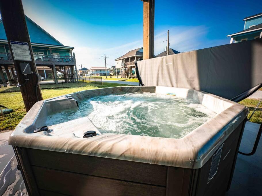 Beachfront - Hot Tub - Bbq - 14 Guests Bolivar Peninsula Exterior foto